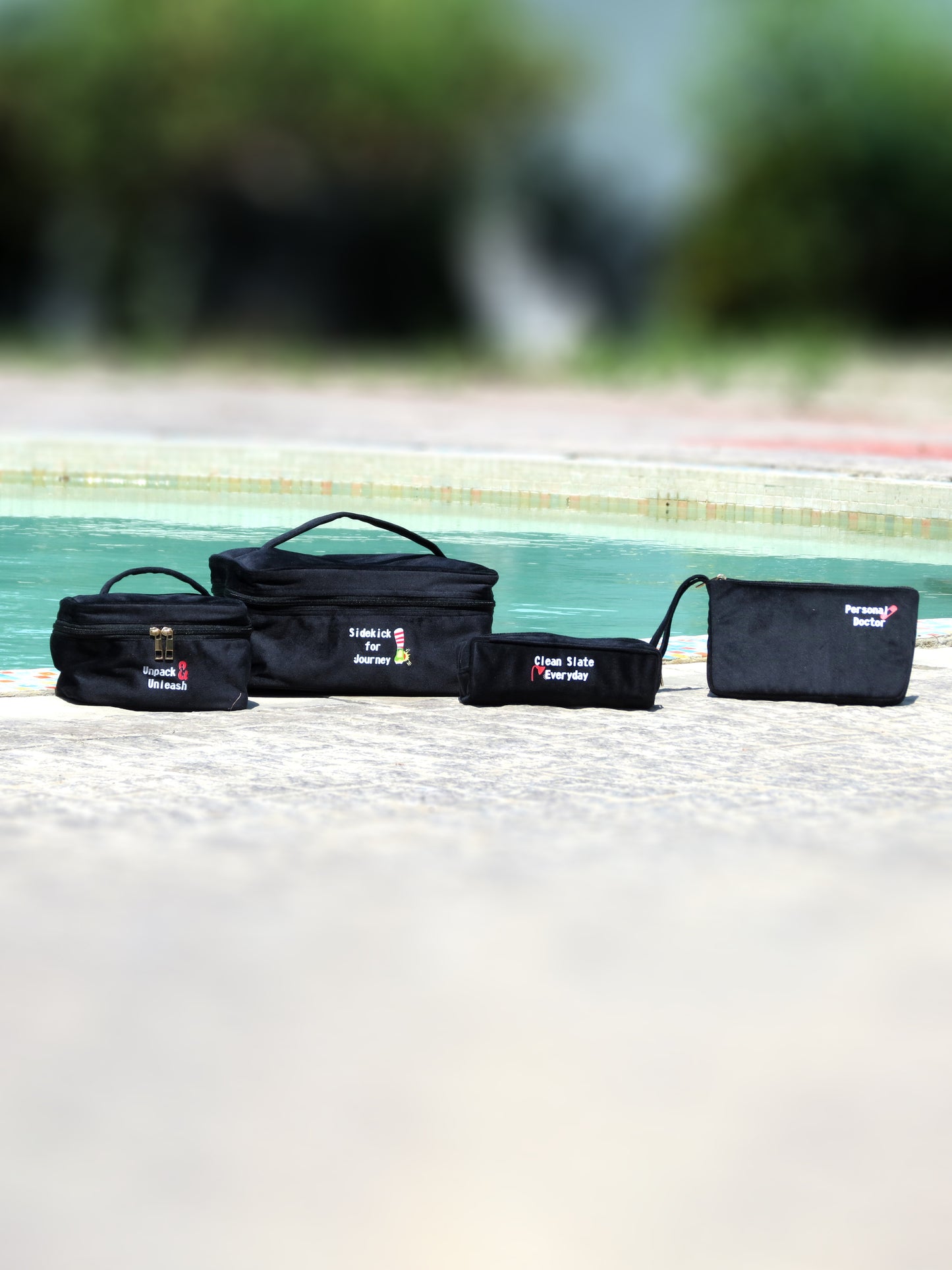Black Currant Travel pouch set of 4