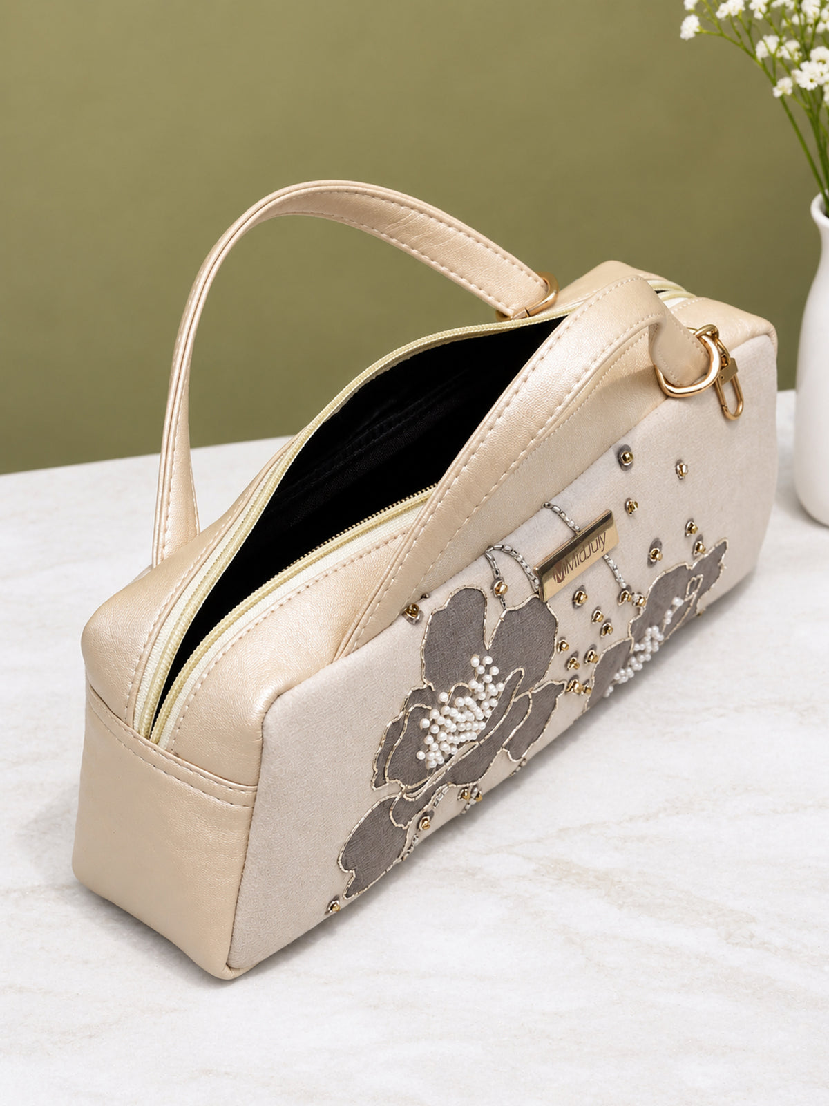 The Art of Being Admired Clutch